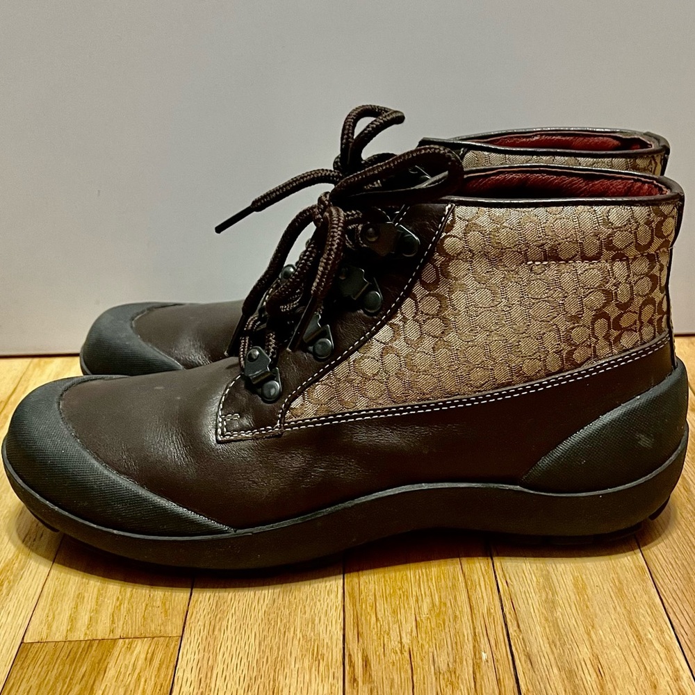 Vintage Coach Dyanne Oiled Ankle Lace Up Bootie - P488